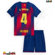 Camisa de Futebol Barcelona Ronald Araujo #4 Equipamento Principal Infantil 2025-26 Manga Curta (+ Calças curtas)